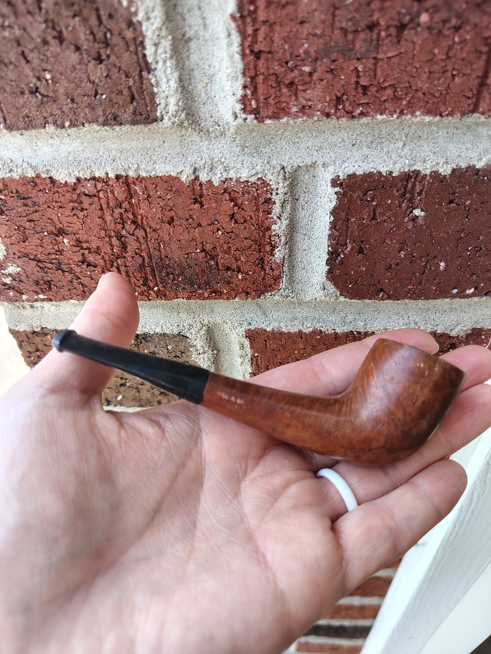 Briar Wood Tobacco Pipe with Black Stem - Brown